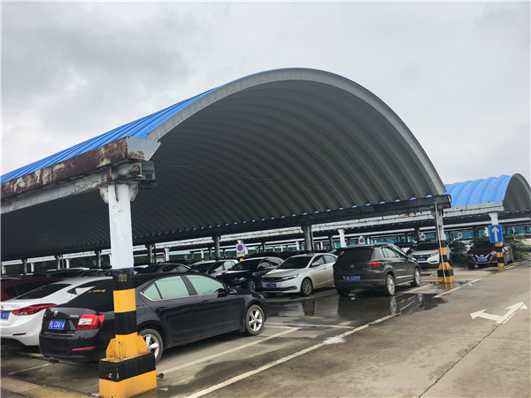 車庫(kù)拱形屋頂側(cè)面